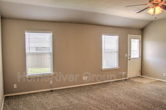 Foto del edificio - 5878 E 148th St S