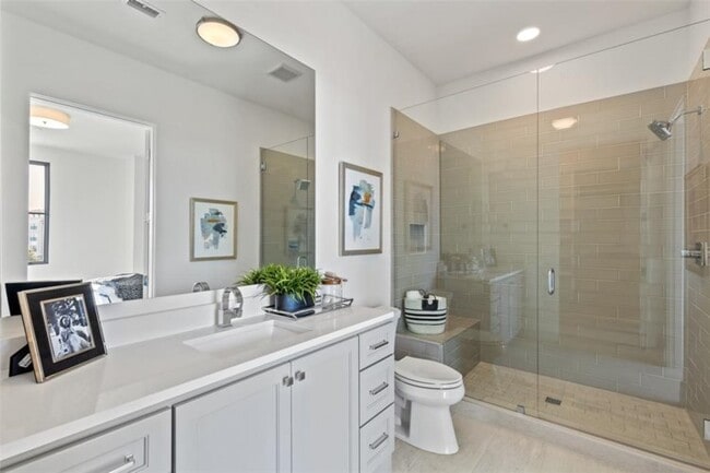 Foto del edificio - 5270 Town and Country Blvd