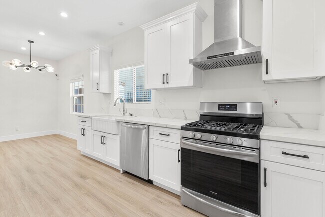 Foto del edificio - 114 S Harper Ave