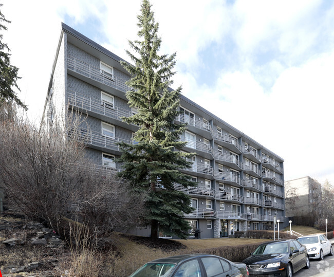 Building Photo - Churchill Towers