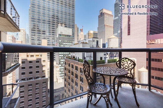 Foto del edificio - 235 W 48th St