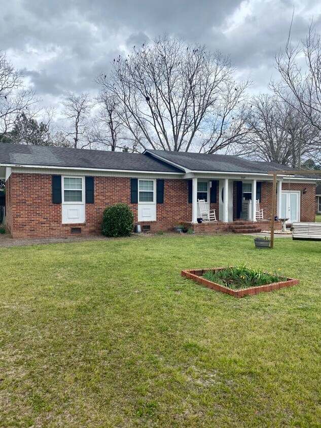 Primary Photo - 209 Elm Dr