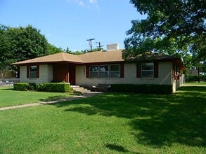 Building Photo - 507 N Bryant Ave