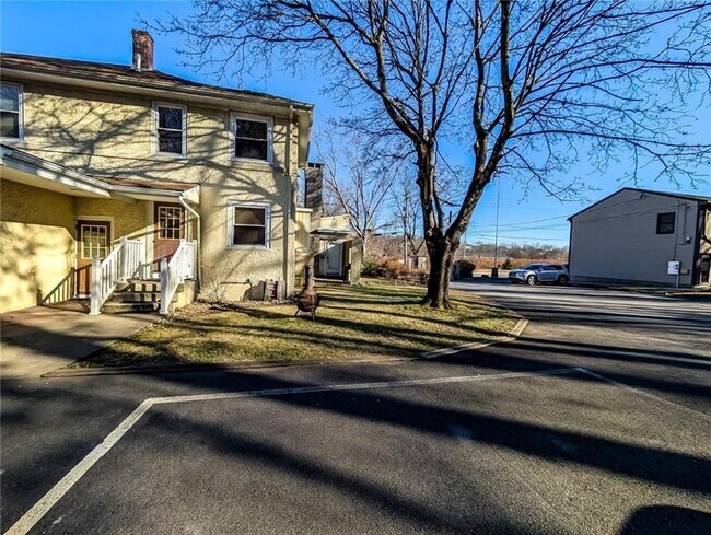 Foto del edificio - 1423 Manville Rd