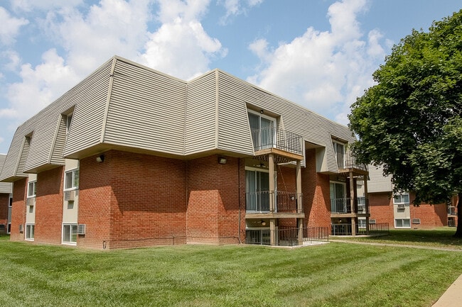 Building Photo - Wade Manor