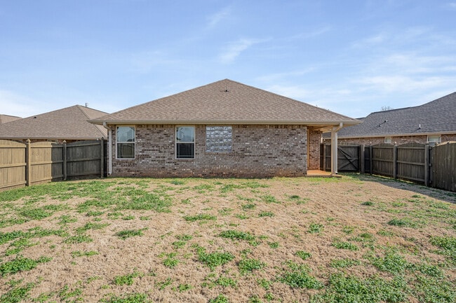 Building Photo - 808 Willow Shoals Dr SW