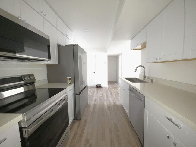 Foto del edificio - Recently Upgraded with a Modern Touch 1st floor 2bd 2bath