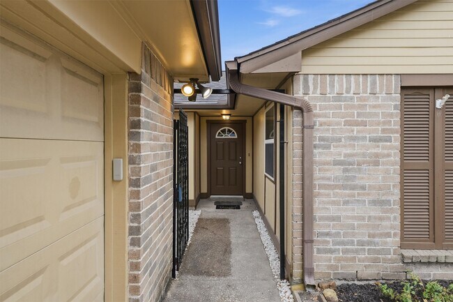 Foto del edificio - 7226 Thicket Trail Dr