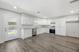 Building Photo - 808 Bullock Dr Building Photo - 808 Bullock Dr