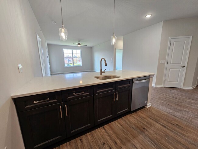 Building Photo - First Floor 1 bedroom