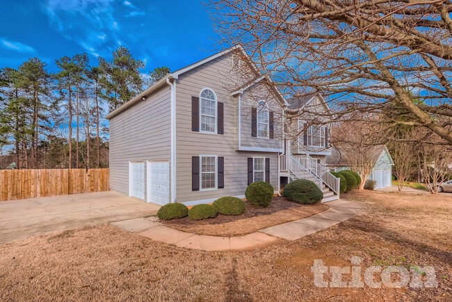 Foto del edificio - 3020 Lake Park Ct