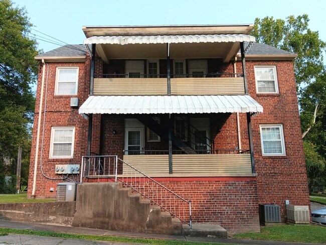 Foto del edificio - 805 Somerset Dr