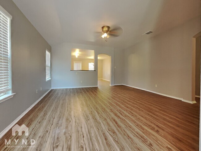 Building Photo - 331 Carlyle St
