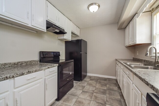 Building Photo - Cute and Cozy 3 Bedroom in Conyers!