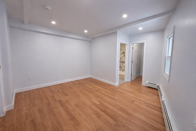 Building Photo - 29 Catherine St