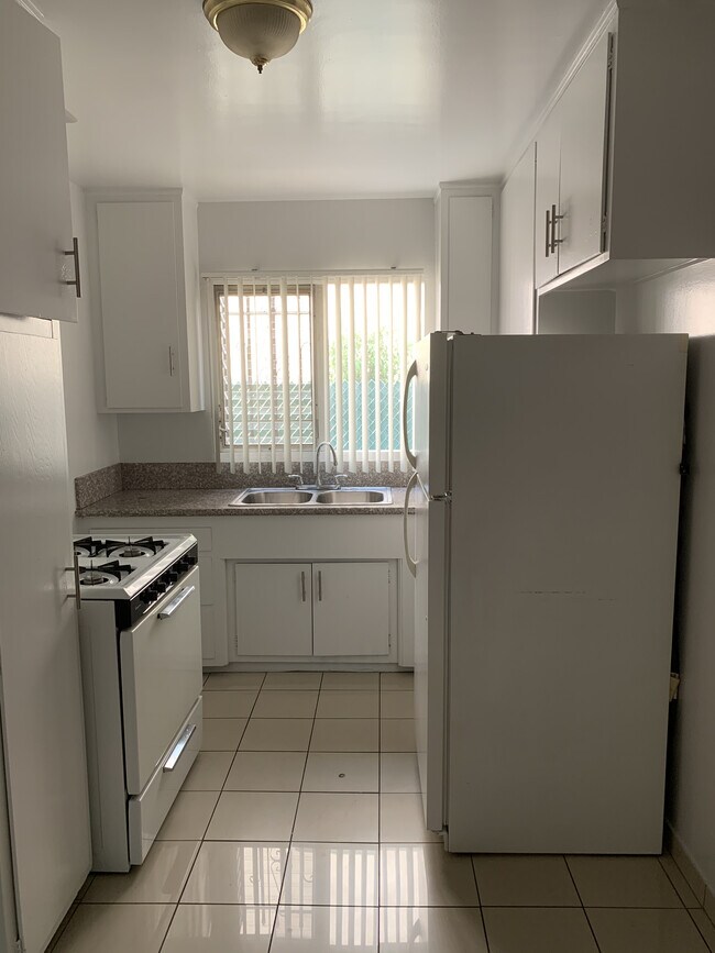 Foto del edificio - 944 N Sierra Bonita Ave