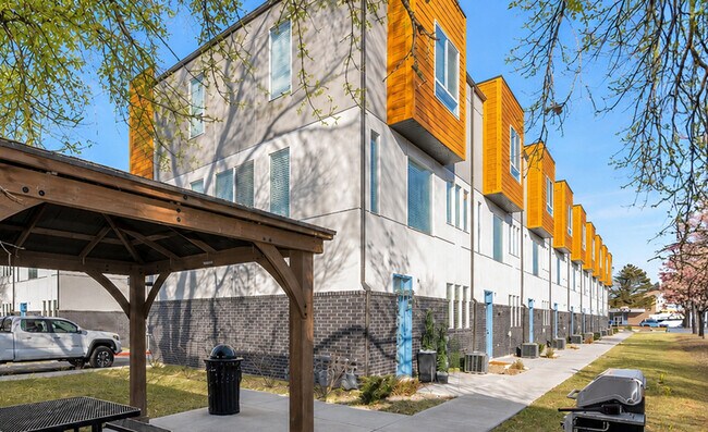 Foto del edificio - Tapestry Townhomes