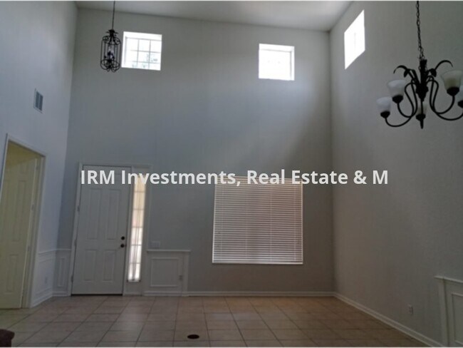 Foto del edificio - 4 bedrm 3.5 bath plus office, 2 car garage...