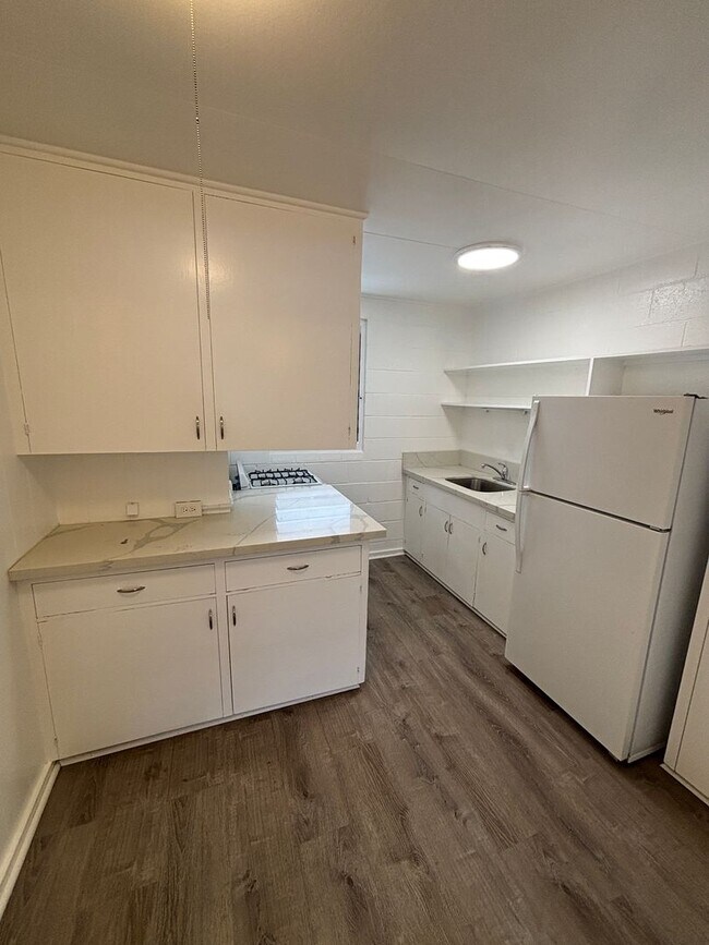 Foto del edificio - Moiliili/University - Hausten St - 2 Bdrm/1 Bath - $1,525