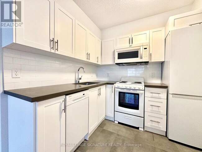 Building Photo - 33 Isabella St