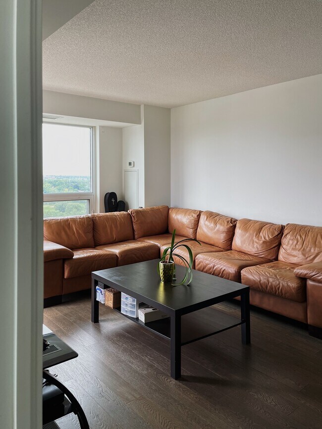 Photo du bâtiment - 185 Bonis Av