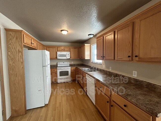 Foto del edificio - 631 Meadowview Dr