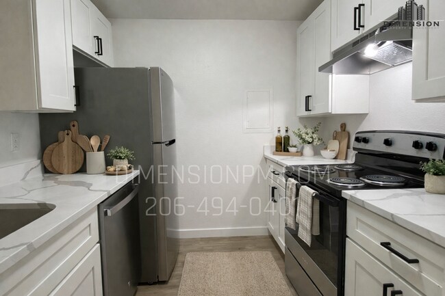 Foto del edificio - Bottom floor Condo with W&D hookups in Federal Way, Utilities Included!