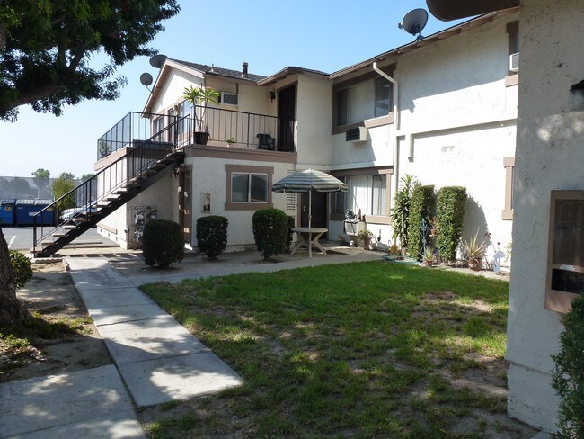 Foto del edificio - 3136 E Orangethorpe Ave