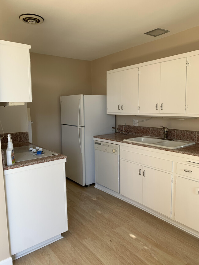 Kitchen - 4148 Shorecrest Ln