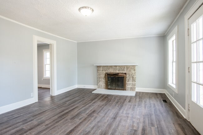 Foto del edificio - 1005 Greens Lake Rd