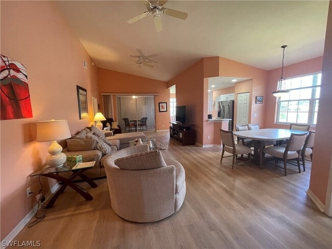 Foto del edificio - 2021 Crestview Way