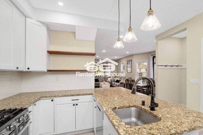 Building Photo - Beautiful 3 bed/1.5 bath home in West Saint Paul!
