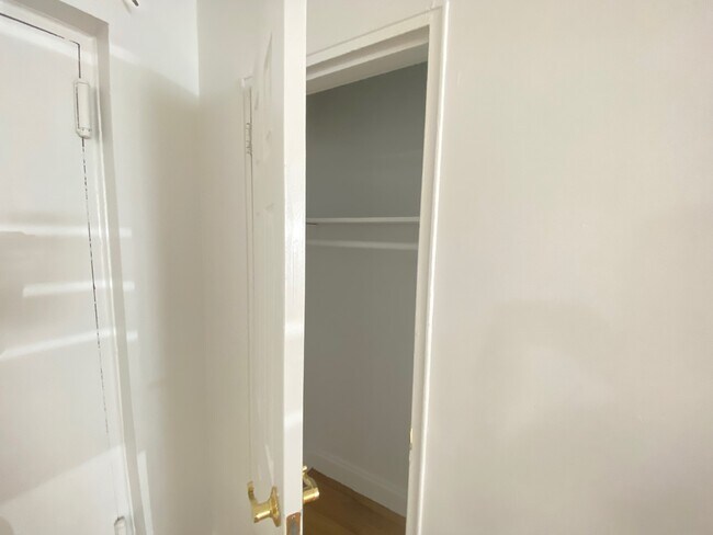 Foto del edificio - 880 68th St