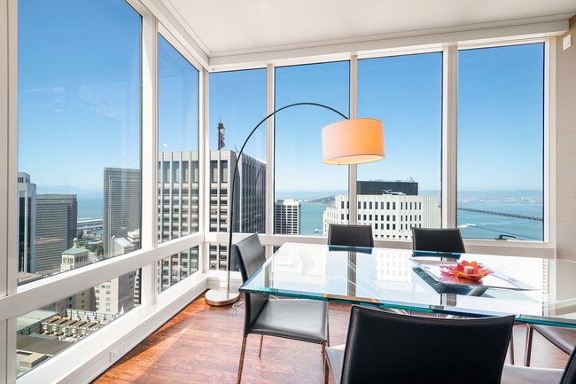 Building Photo - Luxury Home with Magnificent Bay Views