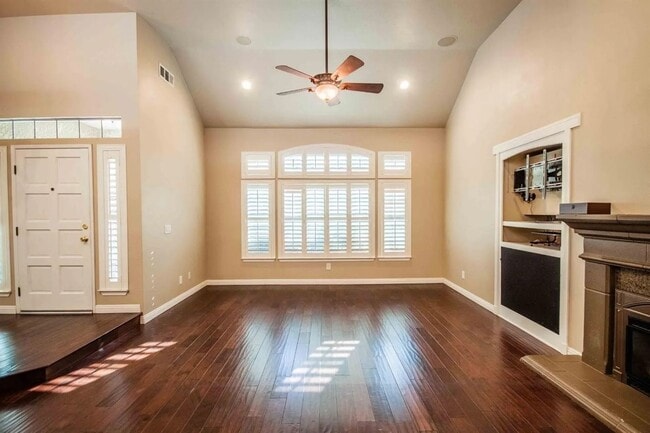 Building Photo - 1838 E Shea Dr