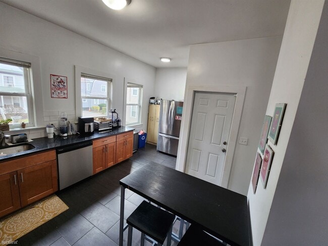 Foto del edificio - 4 br, 2 bath House - 11 Wadsworth St # 101 1