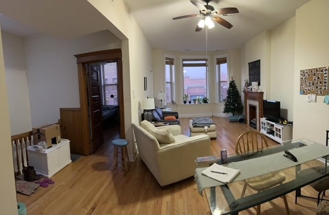 Building Photo - 1117 W Belmont Ave