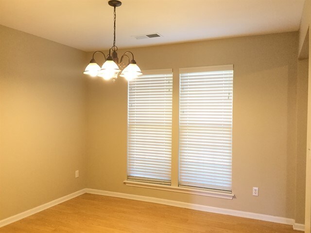 Foto del edificio - 108 Endicott Ct