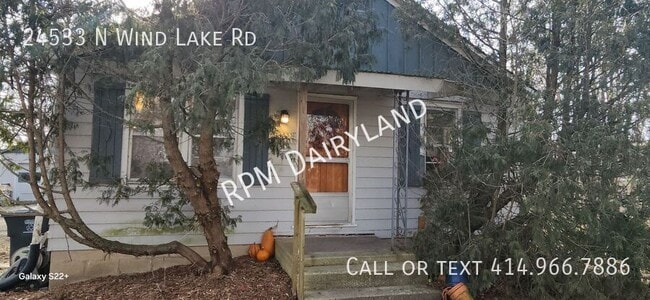 Foto del edificio - 24533 N Wind Lake Rd