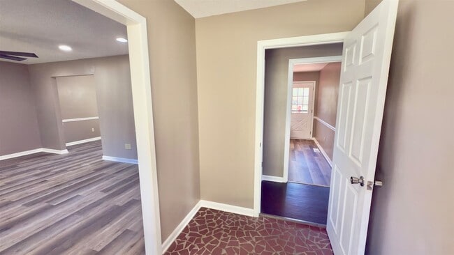 Building Photo - 2563 Hacks Cross Rd