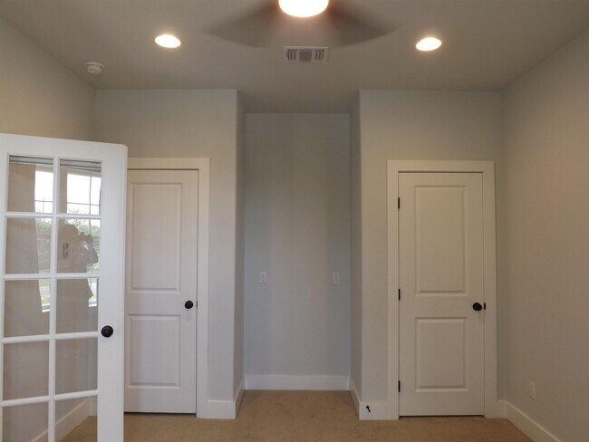 Foto del edificio - 1191 S Lake Dr