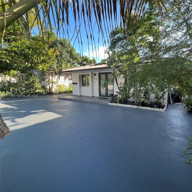 Foto del edificio - 3156 SW 16th St