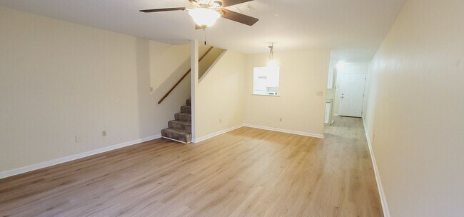 Building Photo - CLOSE TO CAMPUS 3/3 w/ Washer/Dryer, Lawn Maintenance Included, & More! $1950/month Avail startin...