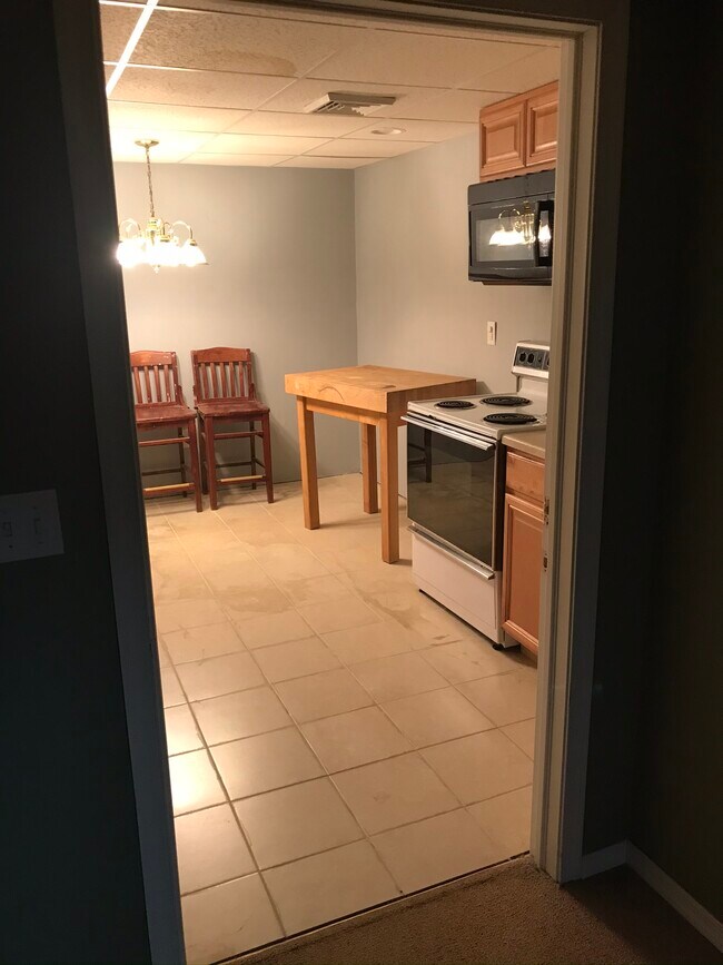 Building Photo - 840 Ramblewood Dr