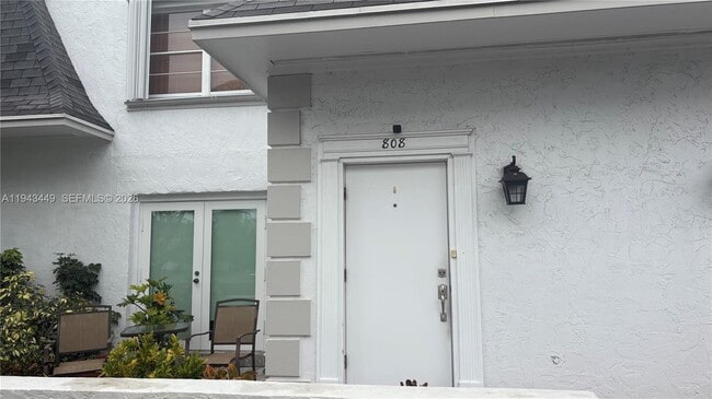 Foto del edificio - 808 NE 27th Ave