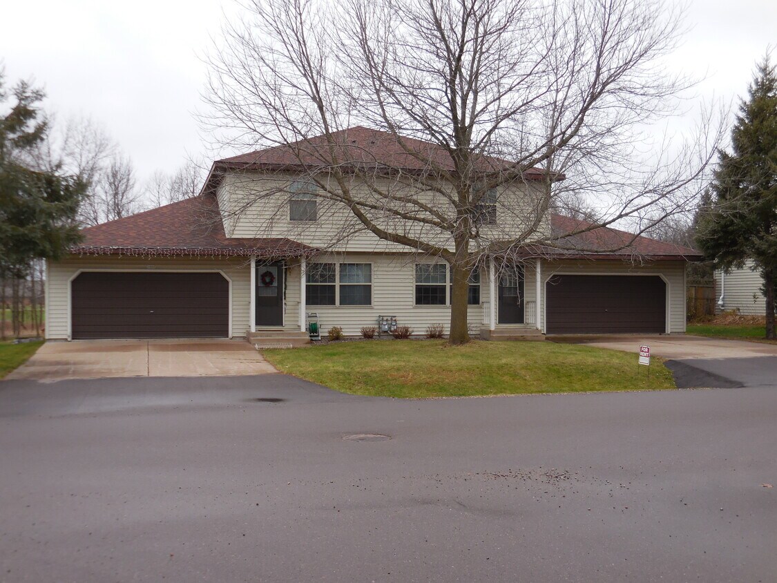 2800 S Felker Ave, Marshfield, WI 54449 Townhome Rentals in