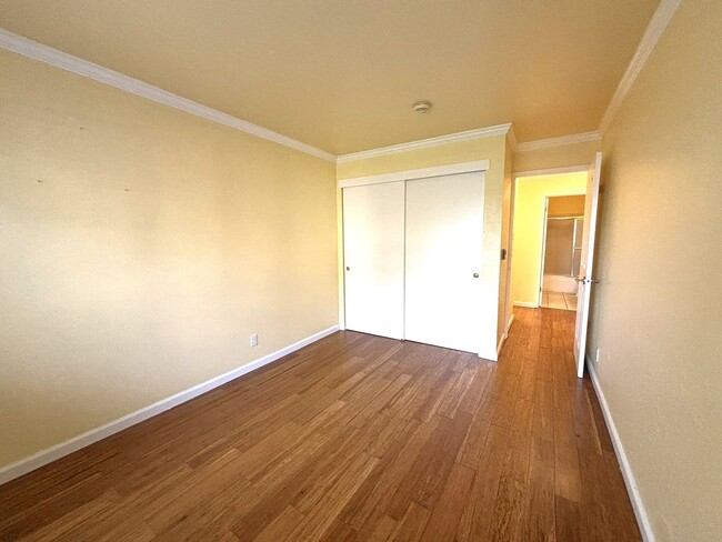 Building Photo - Charming 2-Bedroom, 2-Bathroom Condo with ...