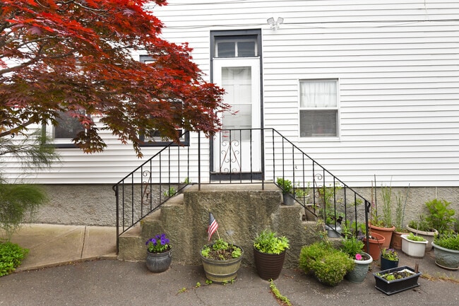 Building Photo - 114 Jones Ave