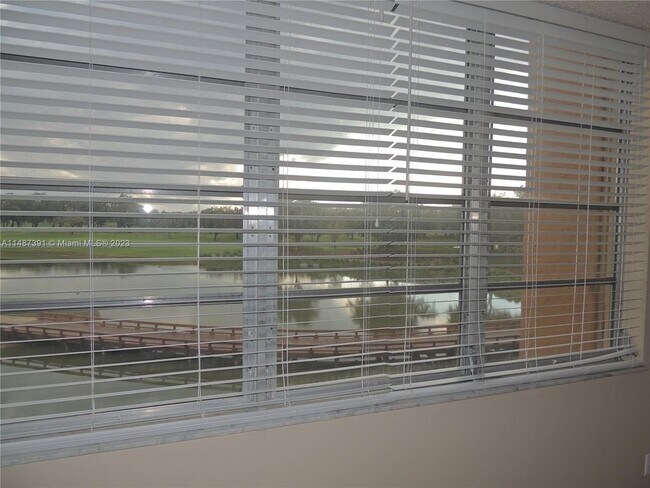 Foto del edificio - 3001 W Rolling Hills Cir