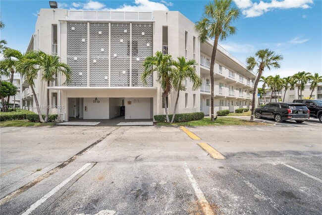 Foto del edificio - 7713 SW 88th St